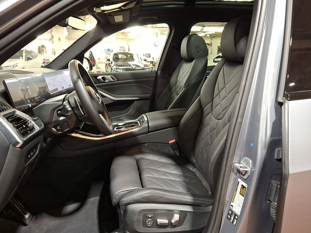 Certified 2025 BMW X5 xDrive40i w/ M Sport Package image 10