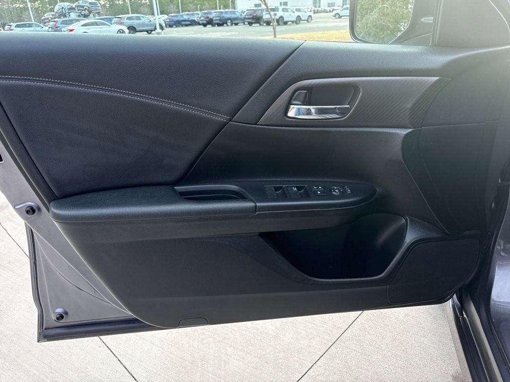 Used 2017 Honda Accord Sport image 14