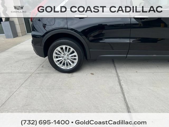 Used 2024 Cadillac XT4 Luxury w/ Cold Weather Package FWD image 6
