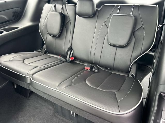 New 2027 Chrysler Pacifica Limited FWD image 19