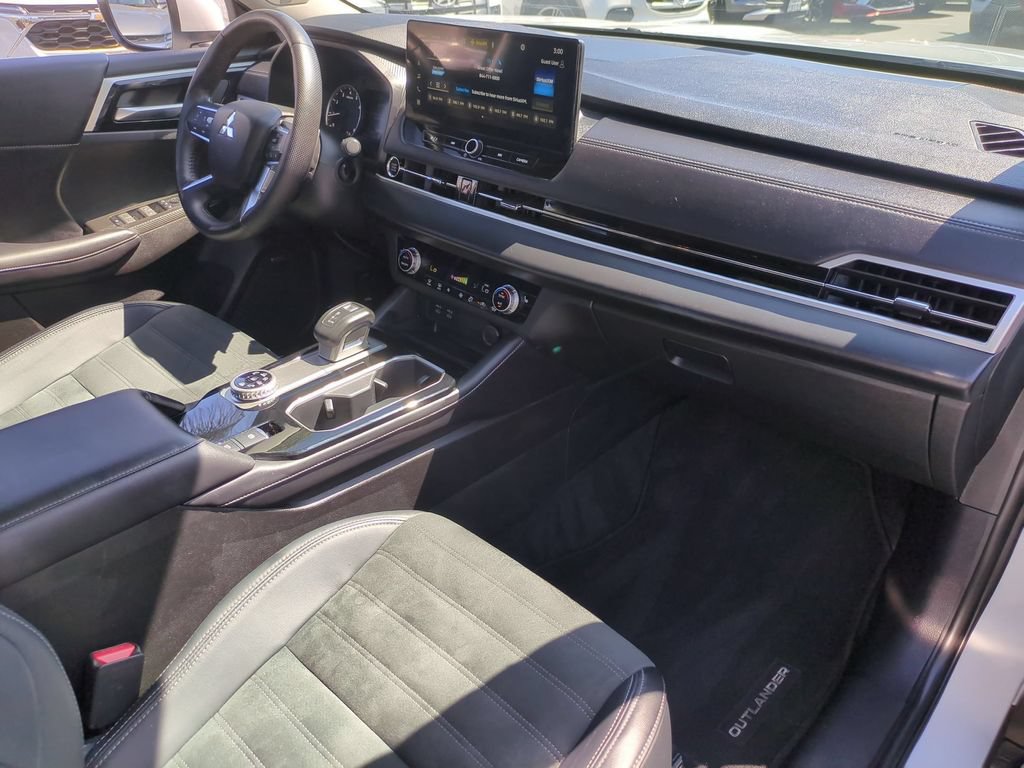 Used 2025 Mitsubishi Outlander SE AWD/4WD image 32