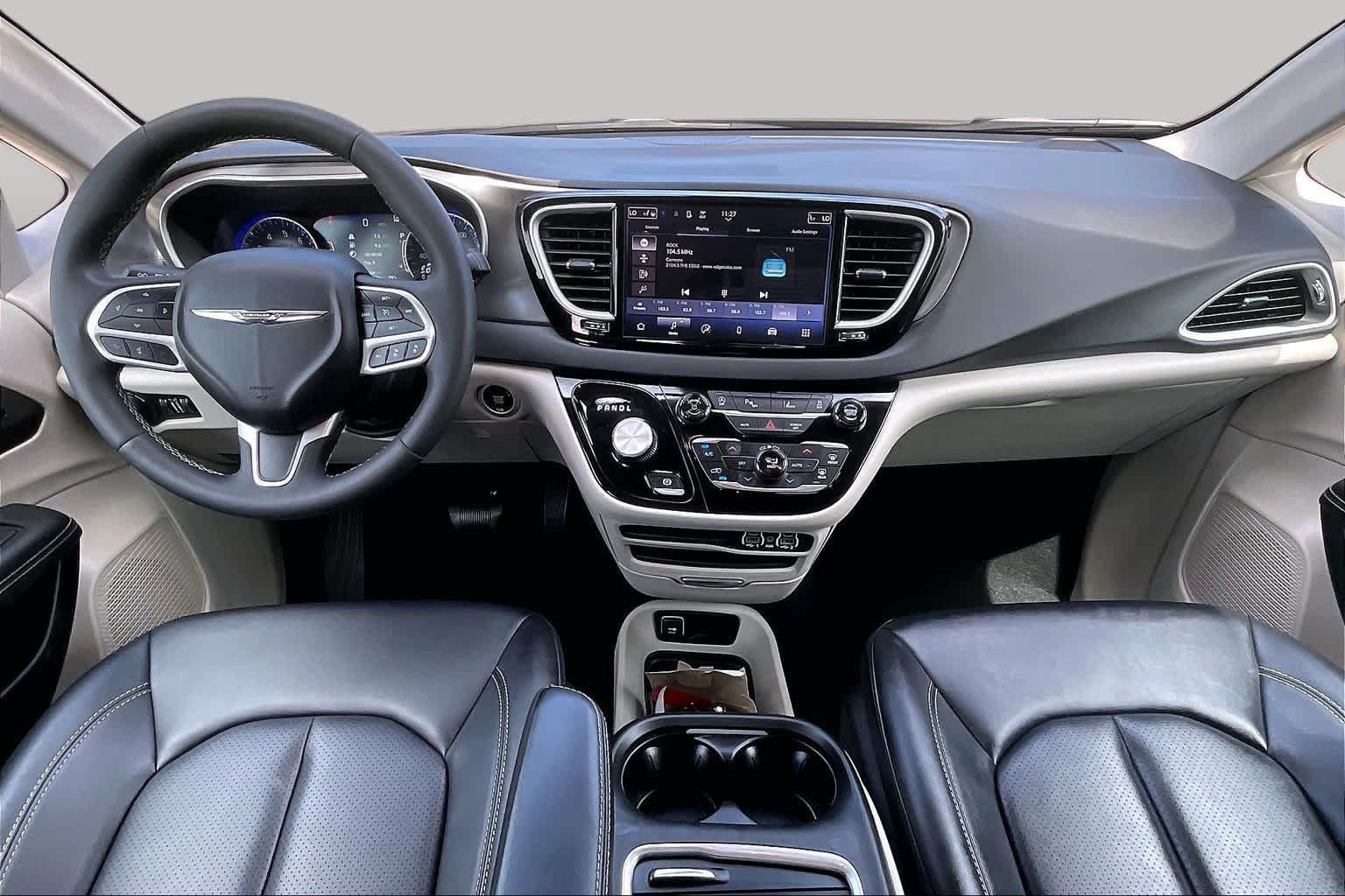 Certified 2024 Chrysler Pacifica Touring-L FWD image 15