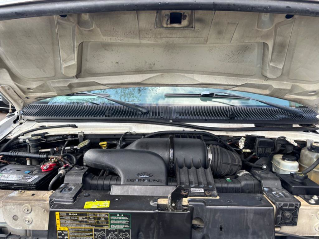 Used 2004 Ford E-350 and Econoline 350 Super Duty RWD image 13