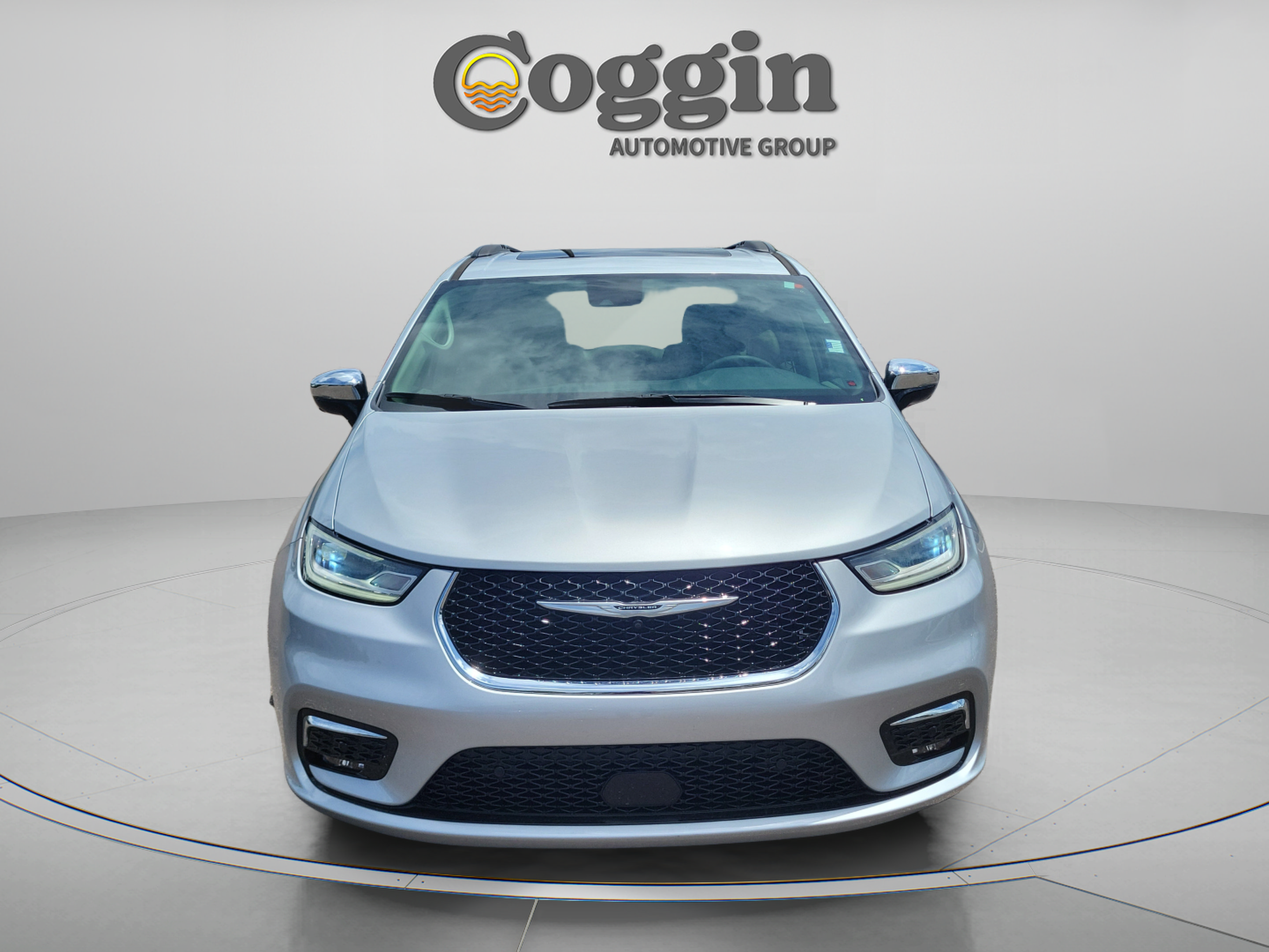 Used 2023 Chrysler Pacifica Limited w/ Uconnect Theater Family Group AWD/4WD image 8