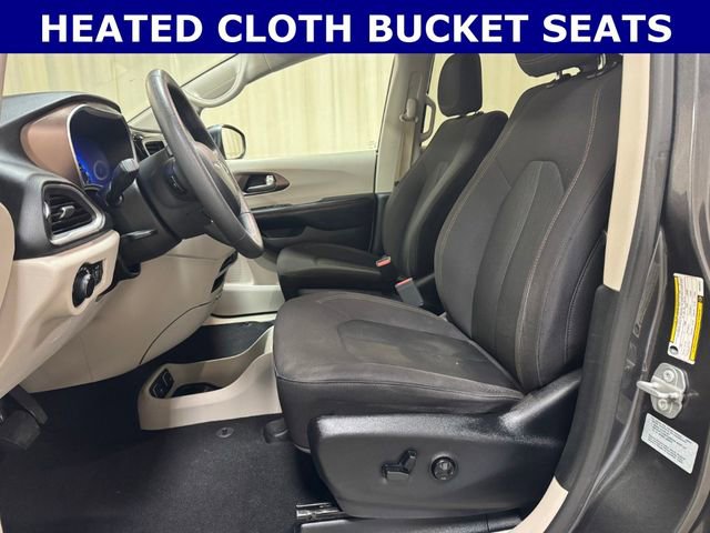 Used 2017 Chrysler Pacifica Touring image 16