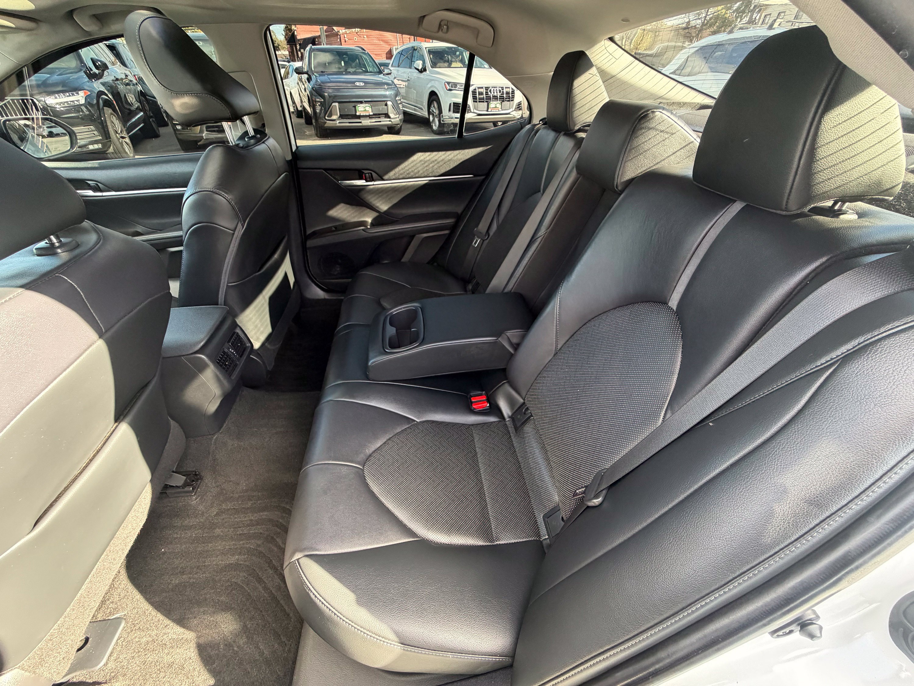 Used 2021 Toyota Camry XLE w/ Navigation Upgrade Package FWD image 18