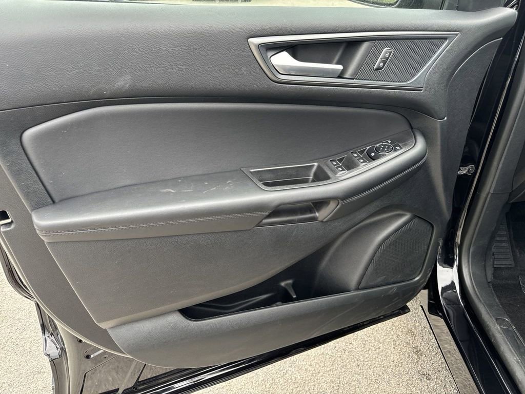 New 2024 Ford Edge SE w/ Black Appearance Package image 18