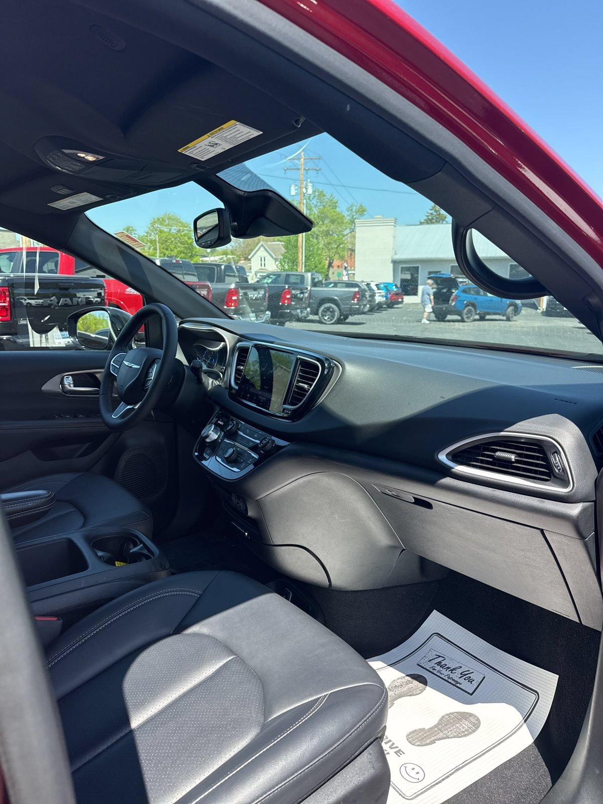 Used 2025 Chrysler Pacifica Select FWD image 33