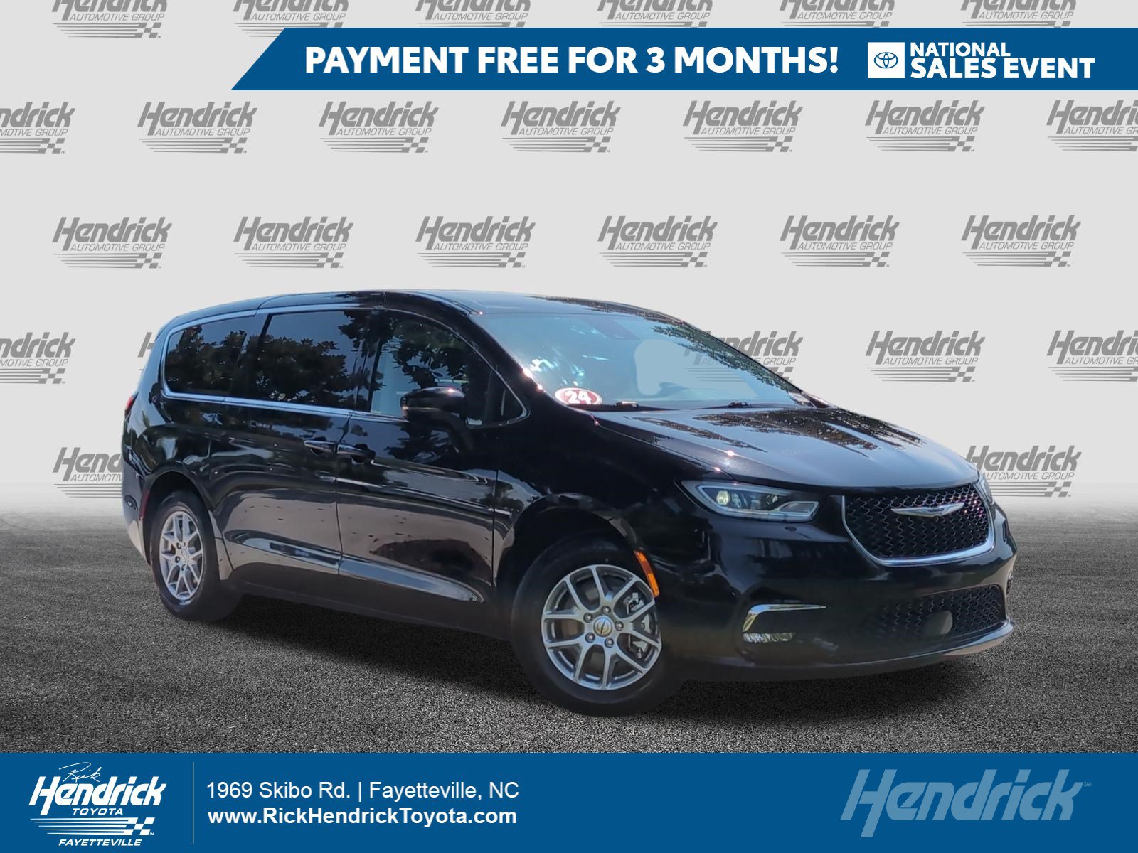 Used 2024 Chrysler Pacifica Touring-L FWD image 1