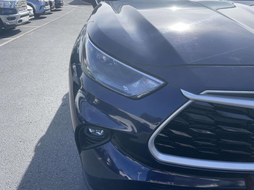 Used 2023 Toyota Highlander LE image 17