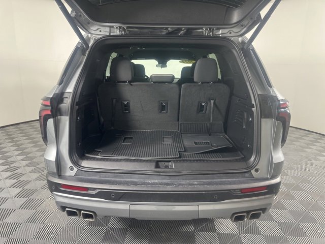 Used 2024 Chevrolet Traverse LT image 12