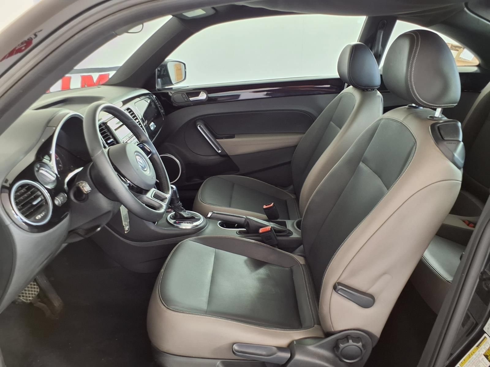 Used 2012 Volkswagen Beetle 2.5 FWD image 11