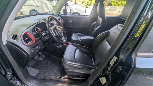 Used 2016 Jeep Renegade Trailhawk w/ Premium Trailhawk Package AWD/4WD image 17