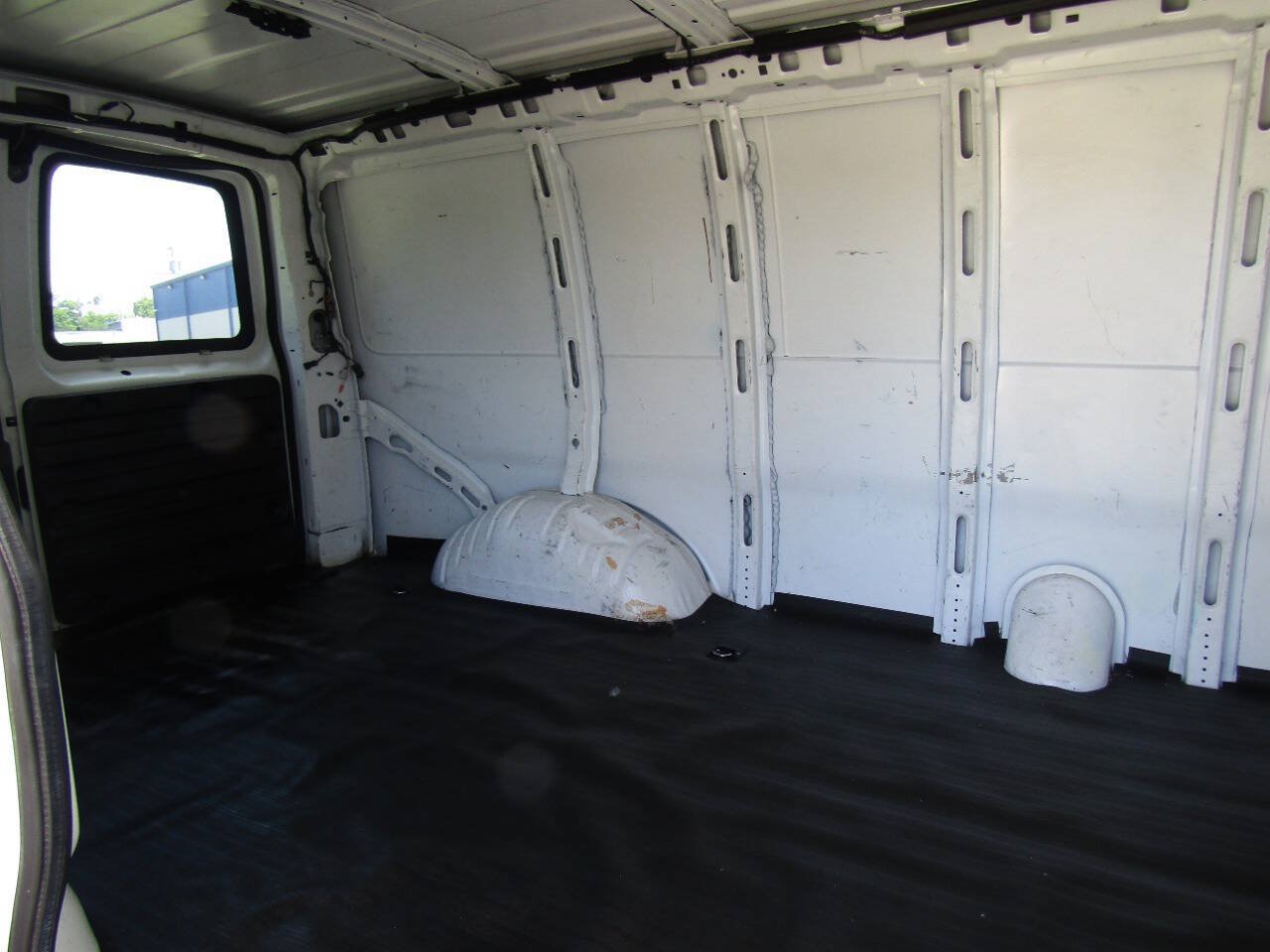Used 2021 Chevrolet Express 2500 w/ Driver Convenience Package RWD image 21