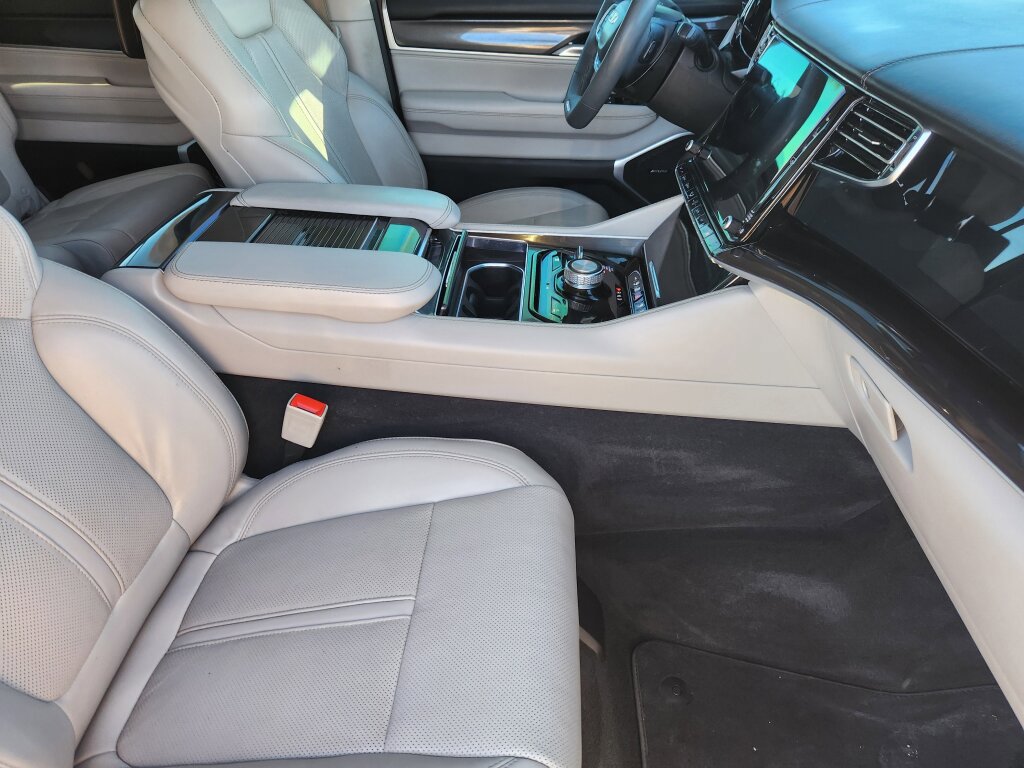 Used 2023 Jeep Wagoneer 4WD w/ Rear Seat Video Group 1 image 15
