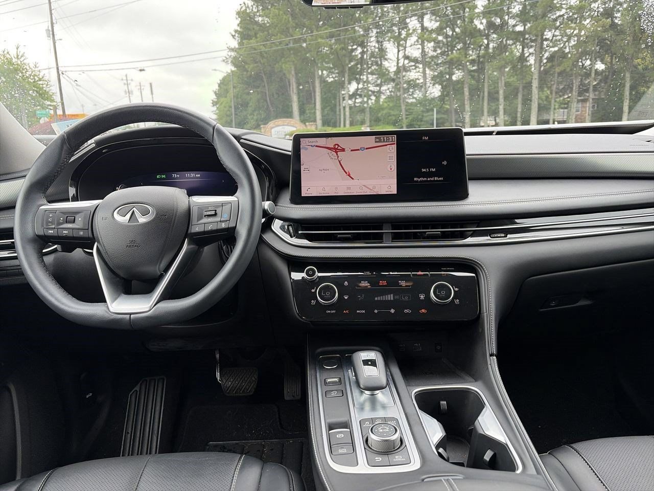 Used 2023 INFINITI QX60 Luxe w/ Cargo Package FWD image 2