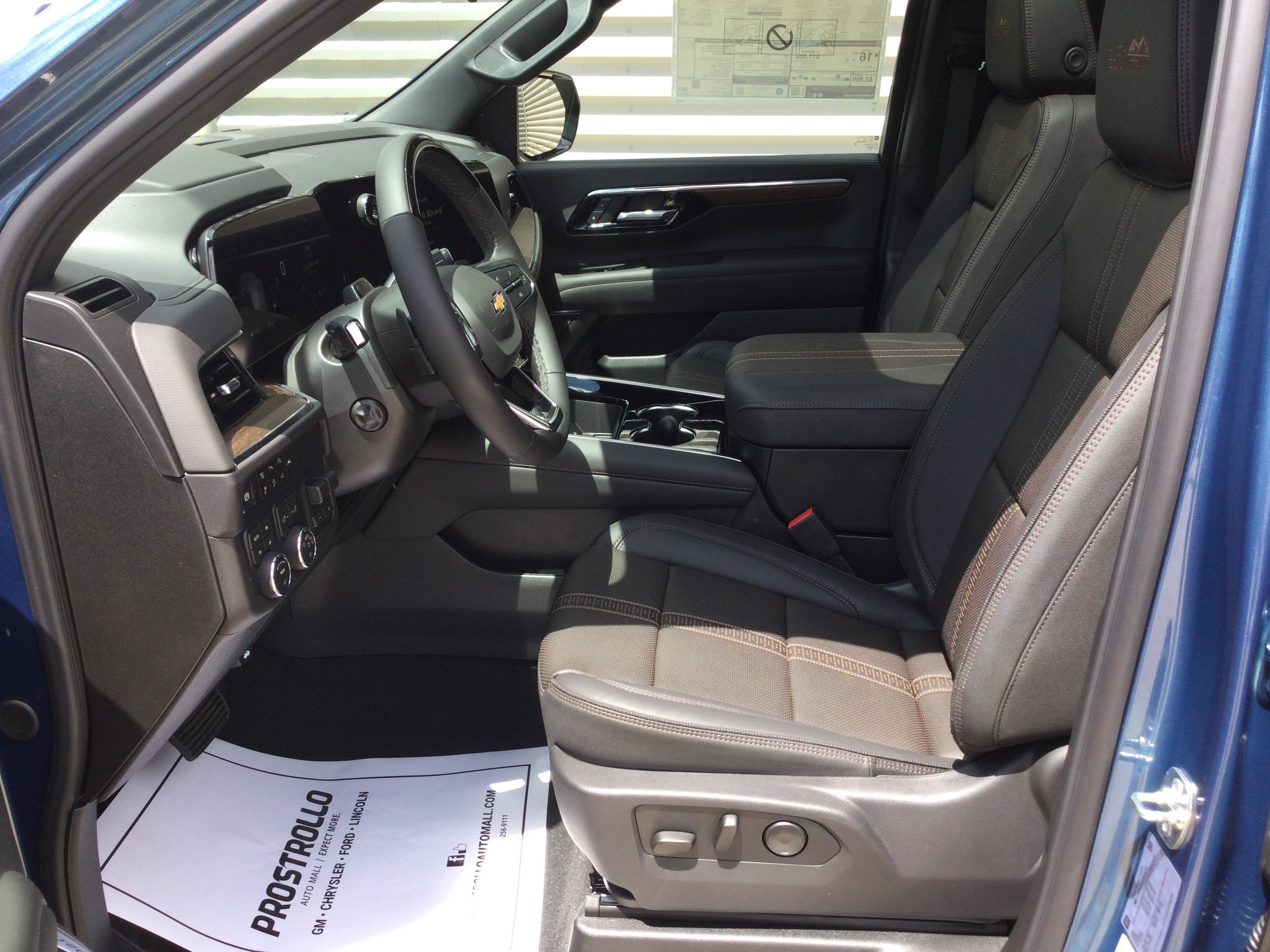 New 2026 Chevrolet Suburban High Country AWD/4WD image 10