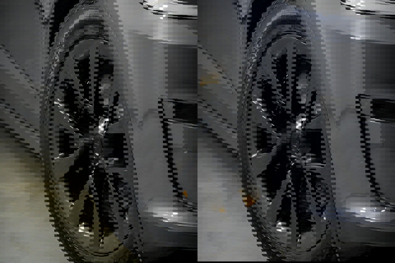 Used 2022 Tesla Model X Plaid image 3