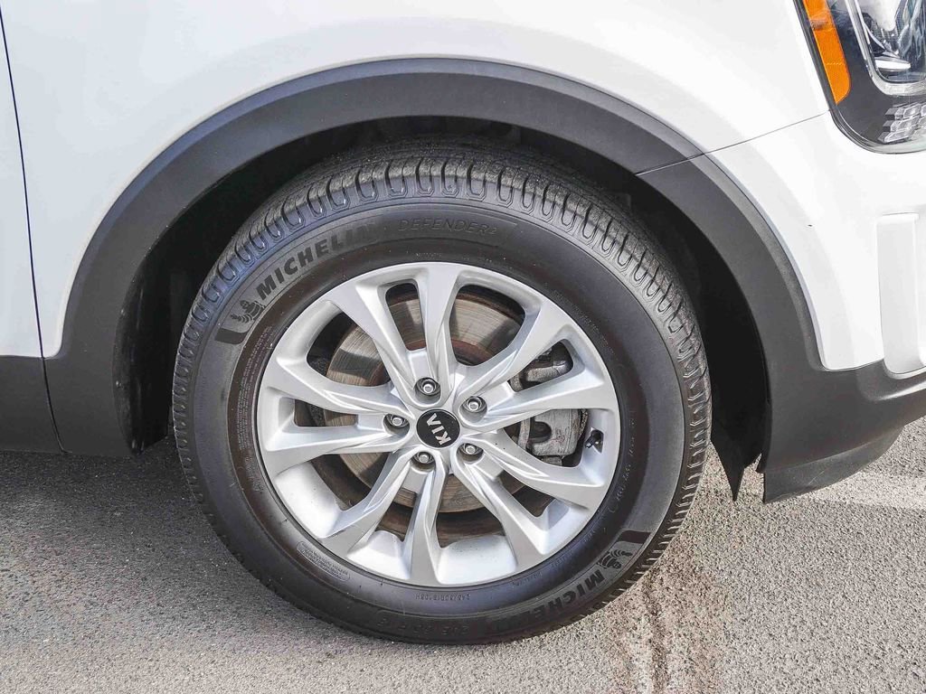 Used 2020 Kia Telluride LX FWD image 9