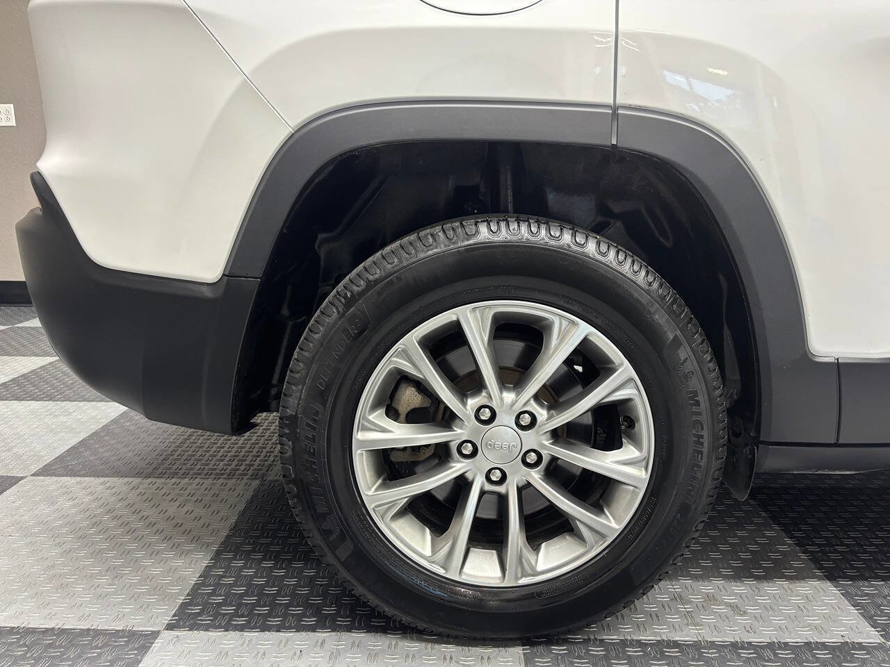 Used 2021 Jeep Cherokee Latitude Lux AWD/4WD image 7