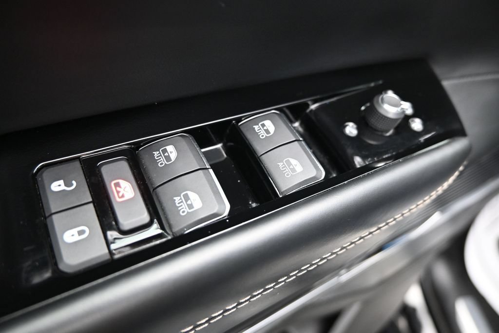 Used 2024 Jeep Grand Wagoneer L 4WD image 11