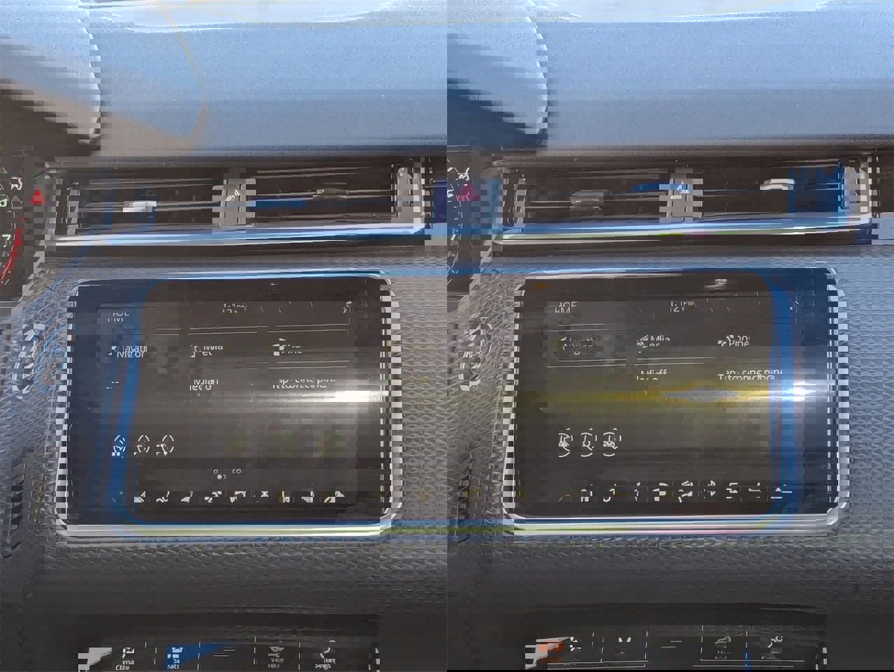 Used 2018 Land Rover Range Rover Velar R-Dynamic SE image 22