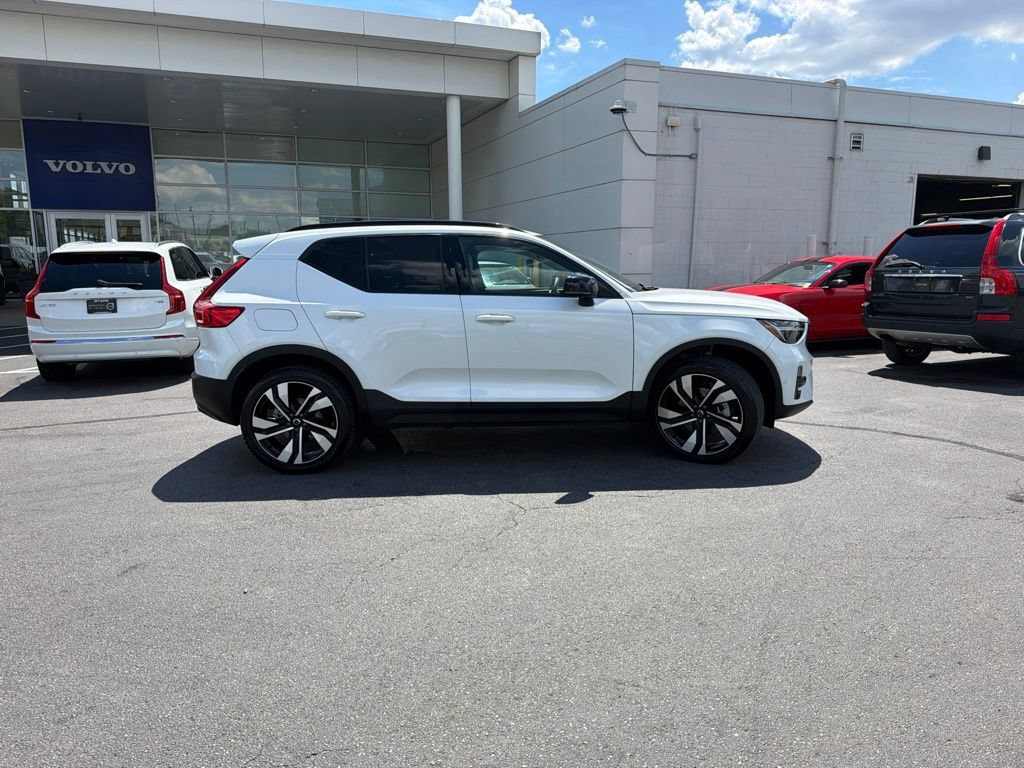 Used 2024 Volvo XC40 B5 Ultimate w/ Climate Package AWD/4WD image 2