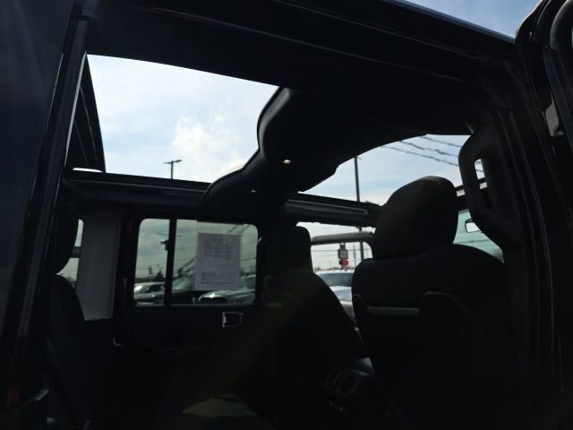 Used 2025 Jeep Wrangler Unlimited Rubicon 4xe w/ Safety Group image 55