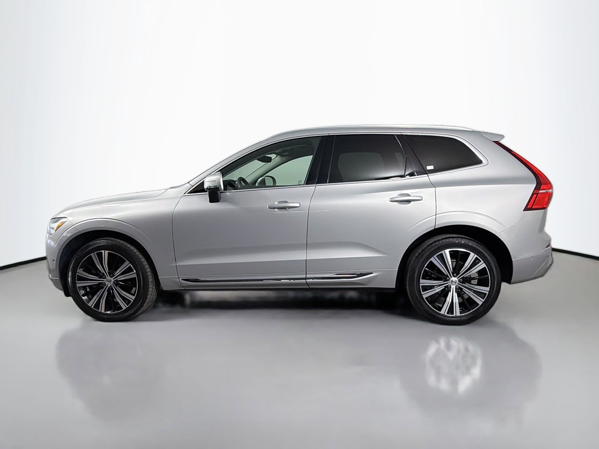 Certified 2023 Volvo XC60 B5 Plus w/ Protection Package Premier FWD image 9