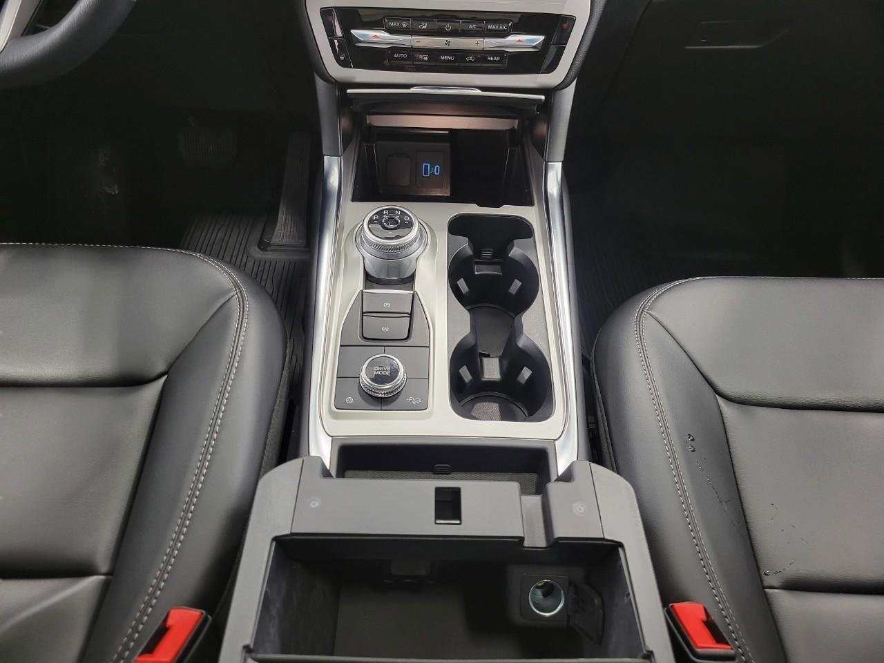 Used 2023 Ford Explorer XLT w/ Equipment Group 202A AWD/4WD image 48
