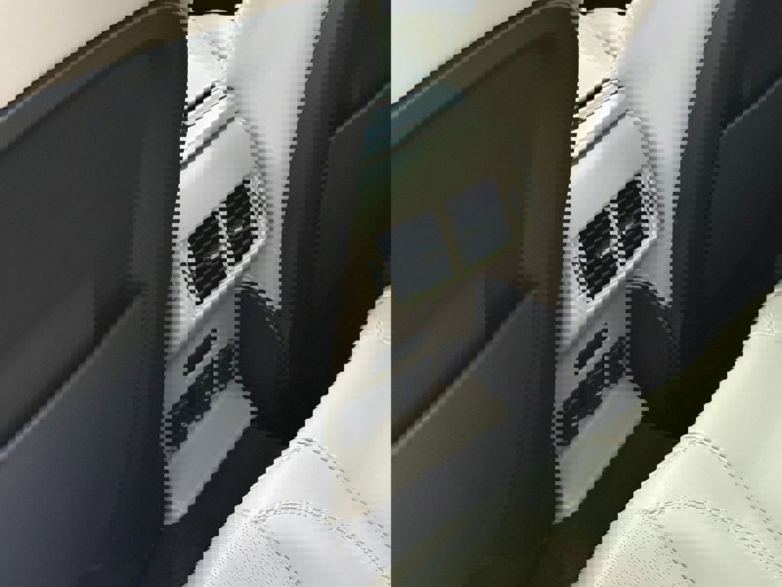 Used 2019 Land Rover Range Rover Velar R-Dynamic HSE image 37