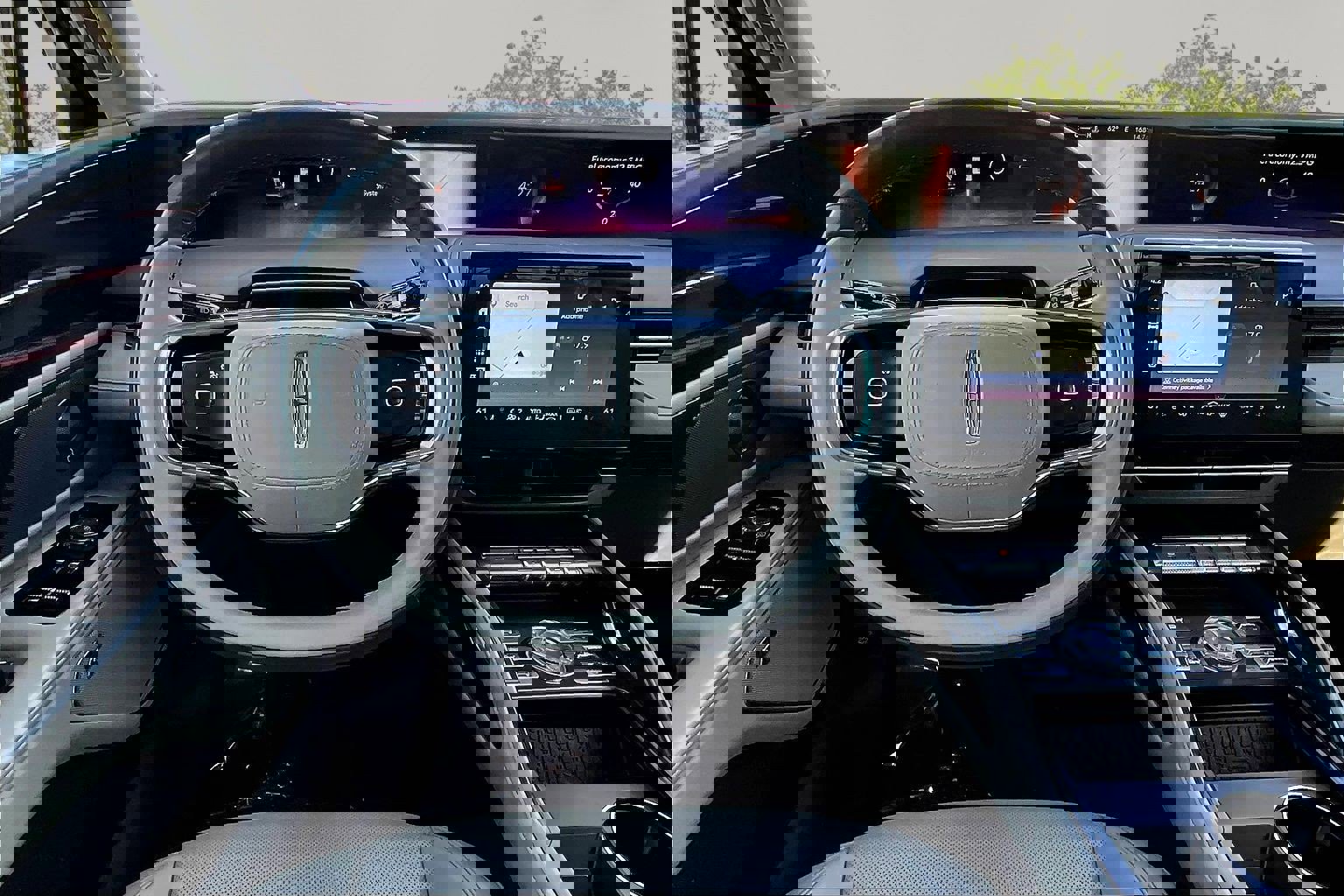 Used 2024 Lincoln Nautilus Premier w/ Equipment Group 102A image 5