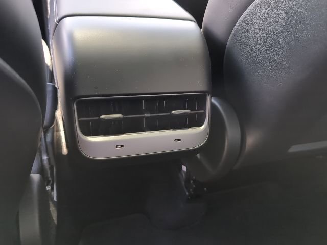 Used 2024 Tesla Model Y Performance image 23