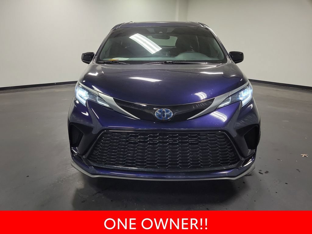 Used 2023 Toyota Sienna XSE image 3