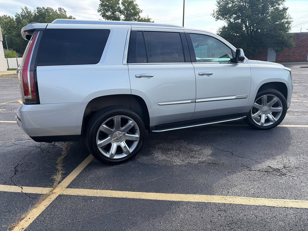 Used 2018 Cadillac Escalade Luxury AWD/4WD image 11