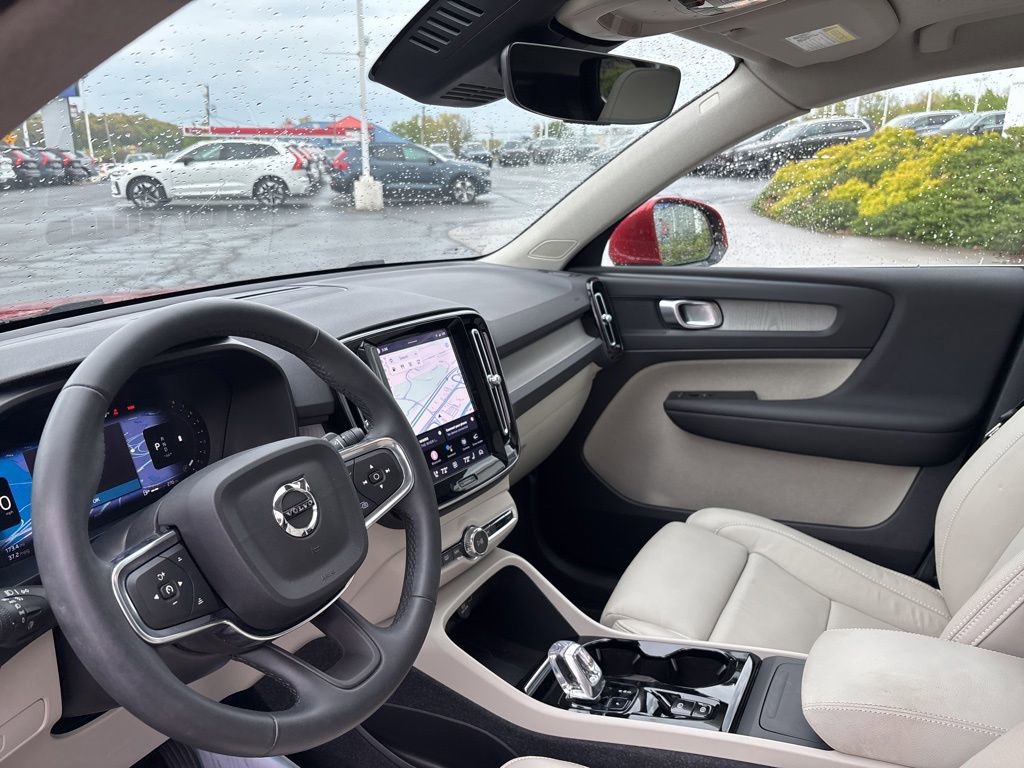 Used 2023 Volvo XC40 B5 Plus w/ Driver Assist Package AWD/4WD image 17