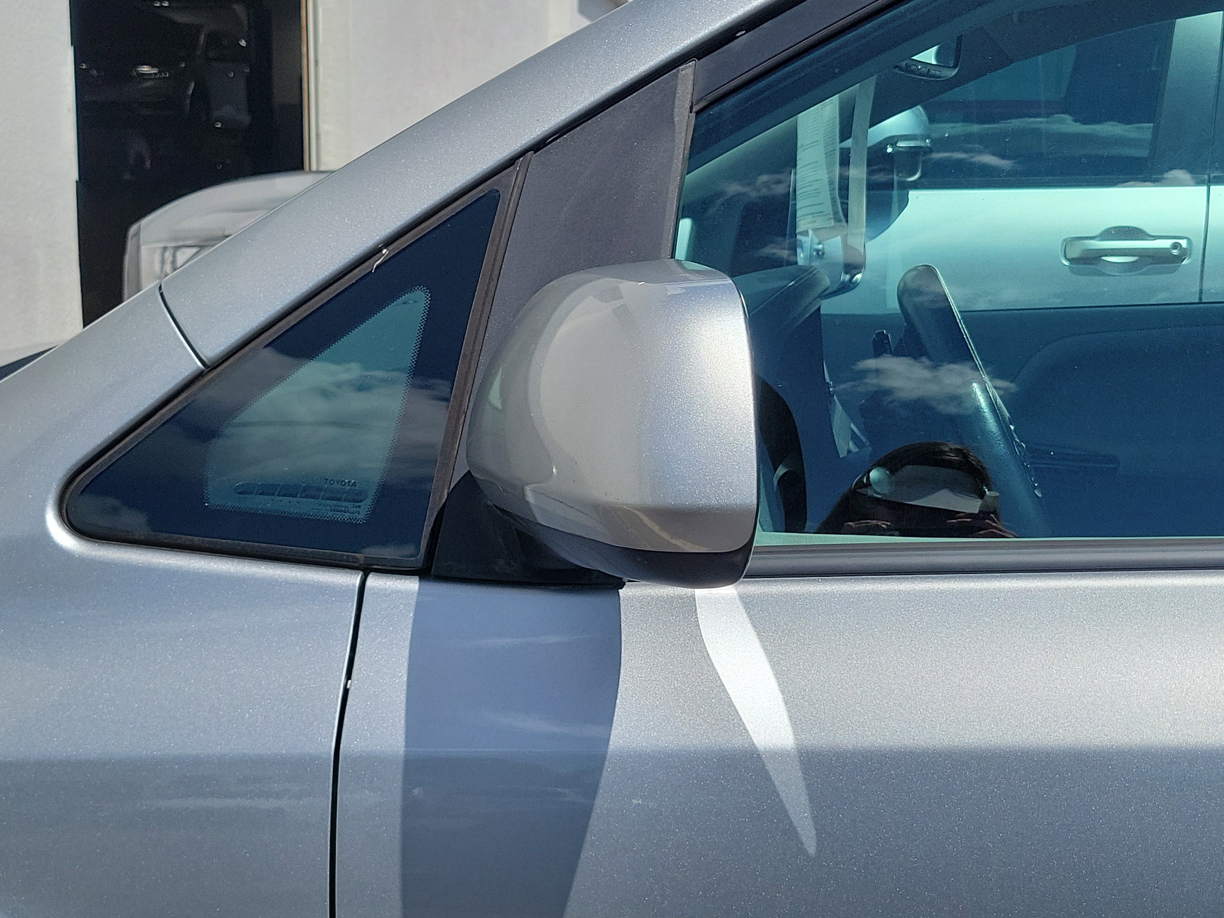 Used 2020 Toyota Sienna XLE image 4