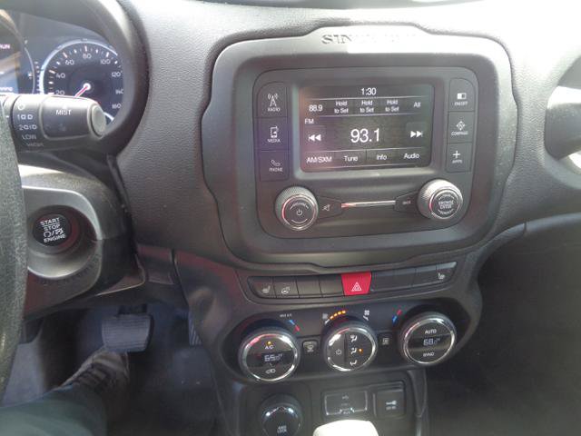 Used 2017 Jeep Renegade Latitude w/ Popular Equipment Group AWD/4WD image 36