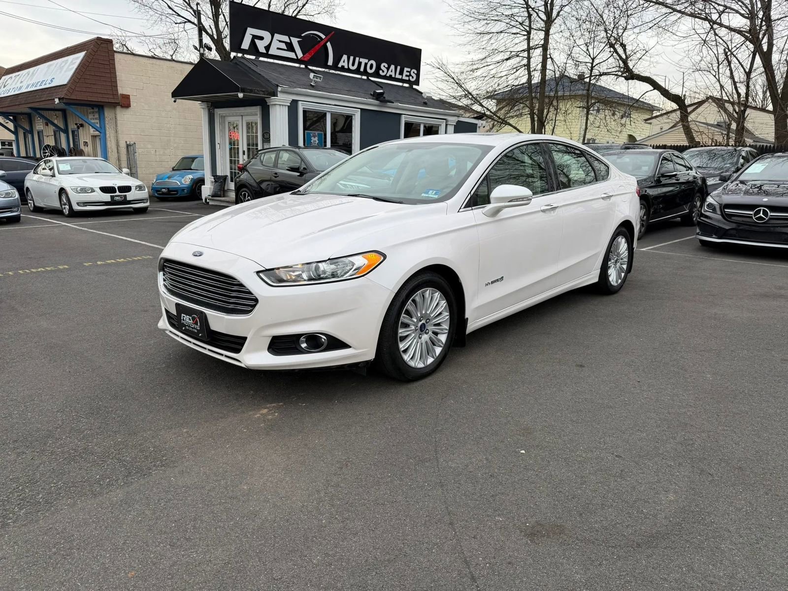 Used 2016 Ford Fusion SE w/ Equipment Group 502A image 2