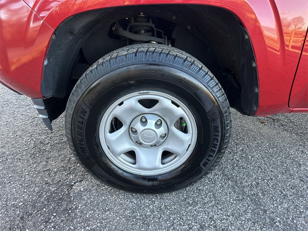 Used 2018 Toyota Tacoma SR image 10