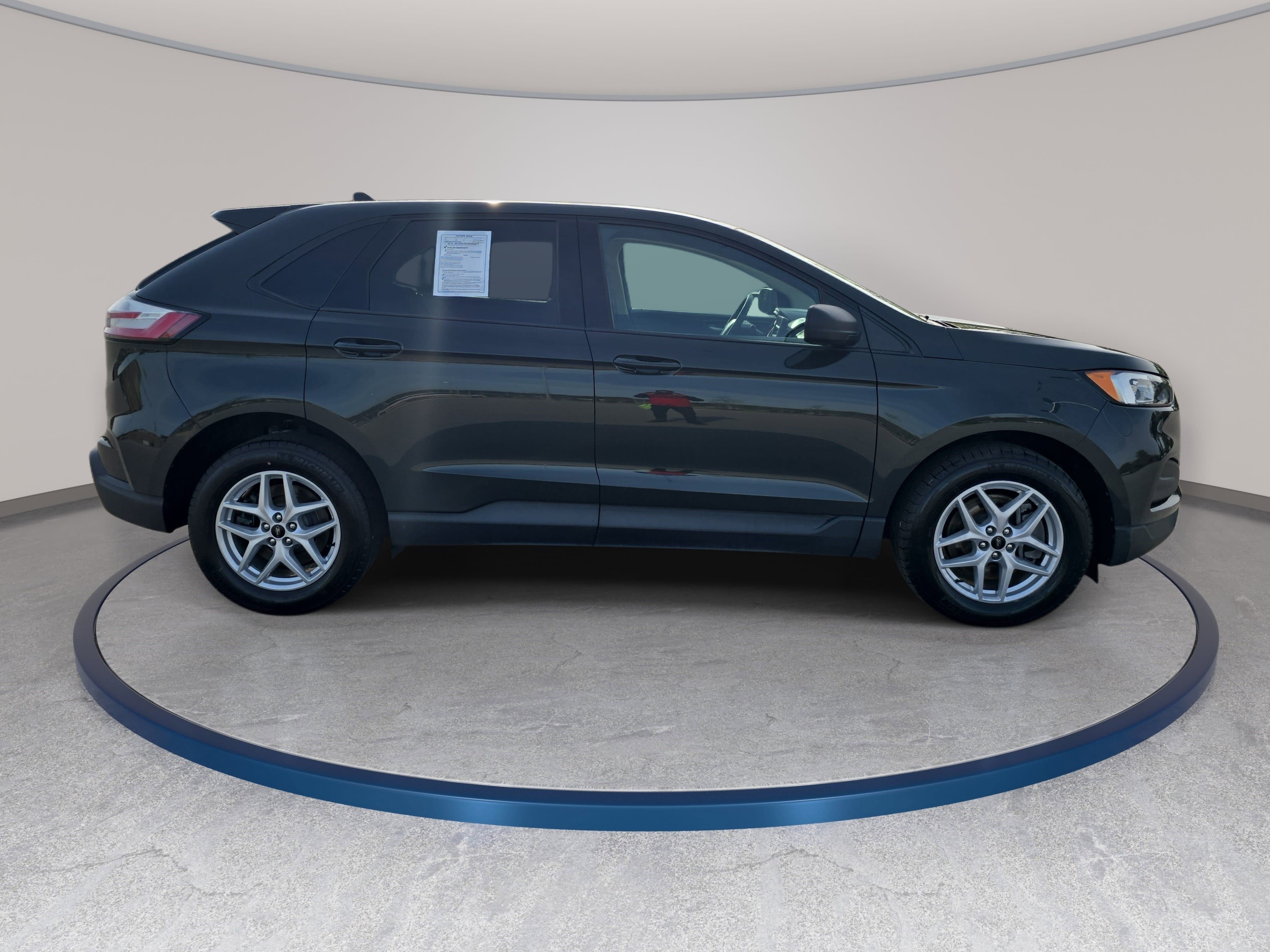 Used 2023 Ford Edge SE image 4