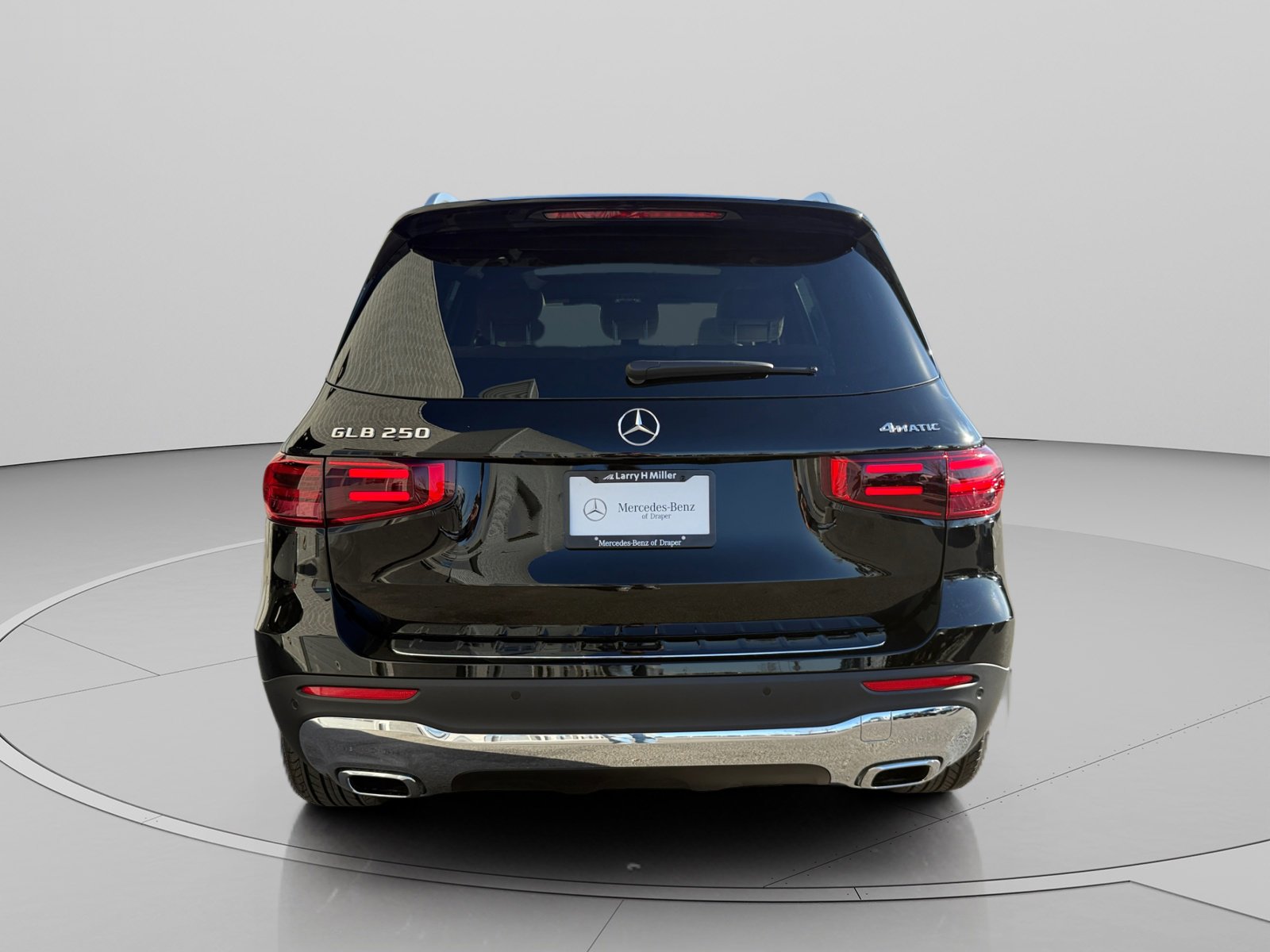 Used 2026 Mercedes-Benz GLB 250 4MATIC image 4