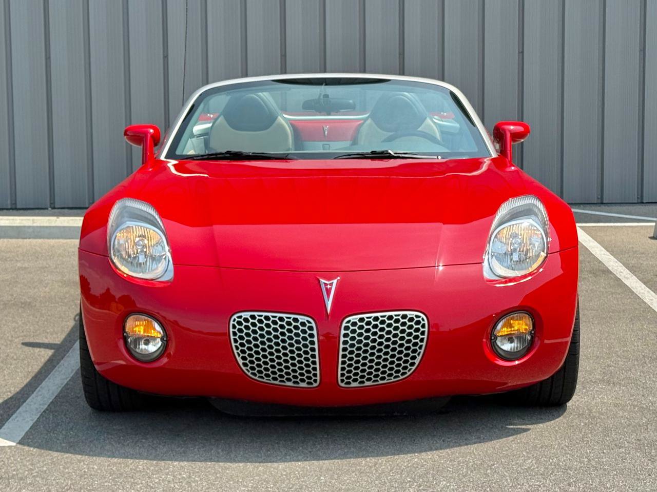 Used 2006 Pontiac Solstice Convertible w/ Premium Package RWD image 2