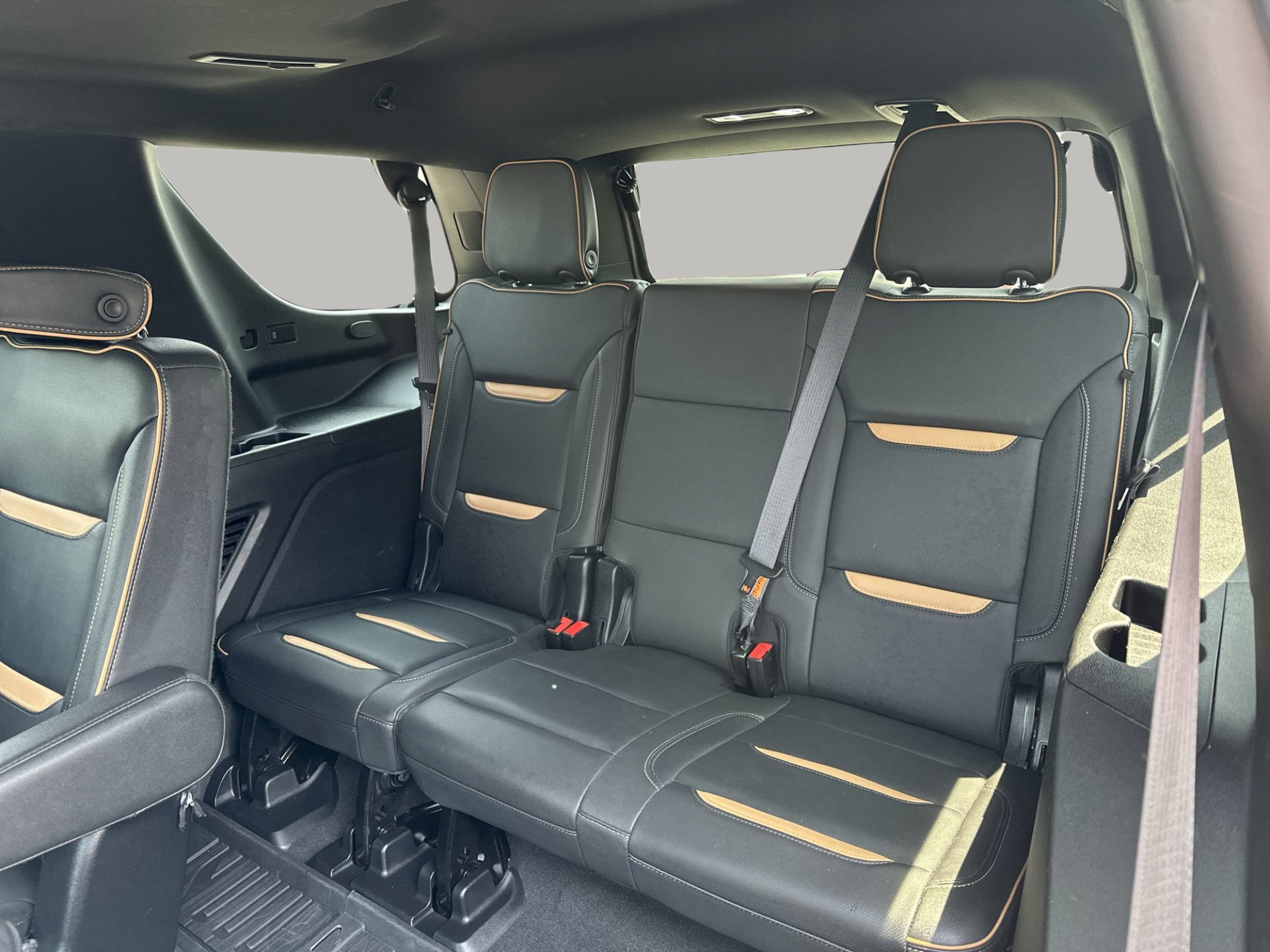 Used 2024 GMC Yukon AT4 w/ Technology Package AWD/4WD image 24