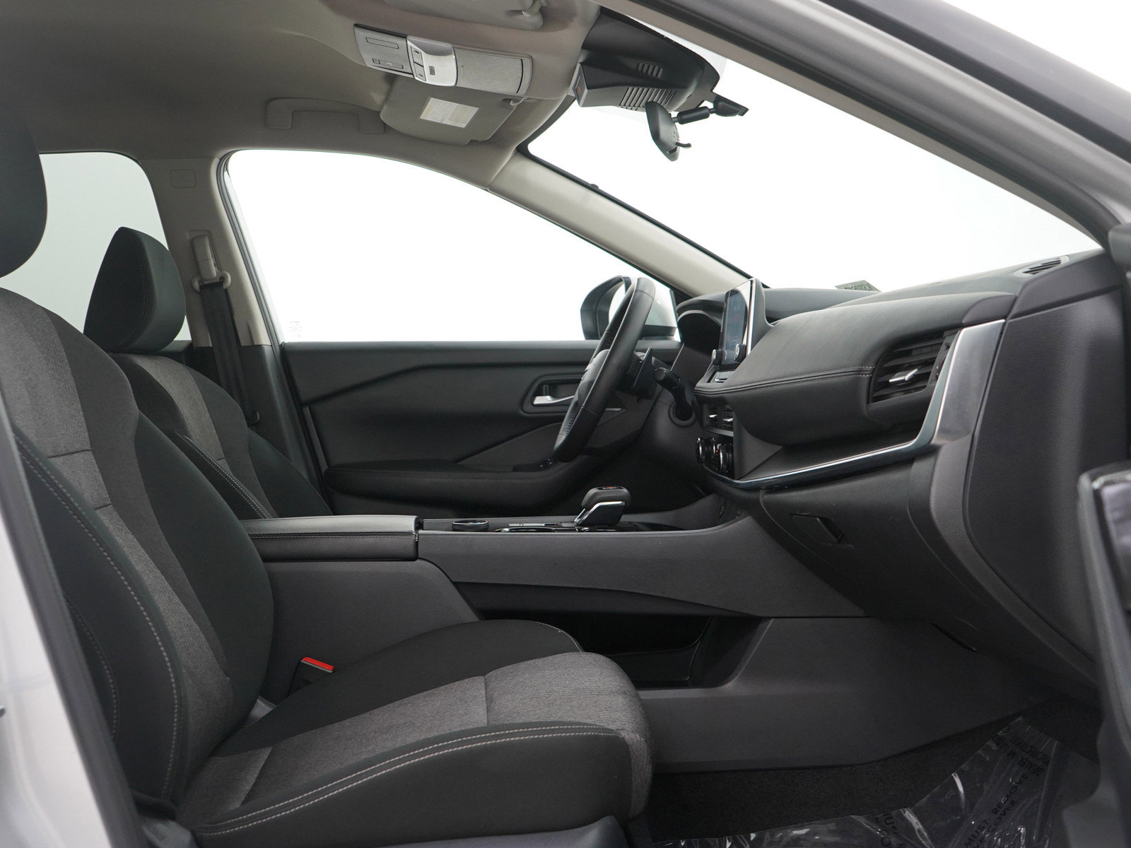 Used 2025 Nissan Rogue SV image 11