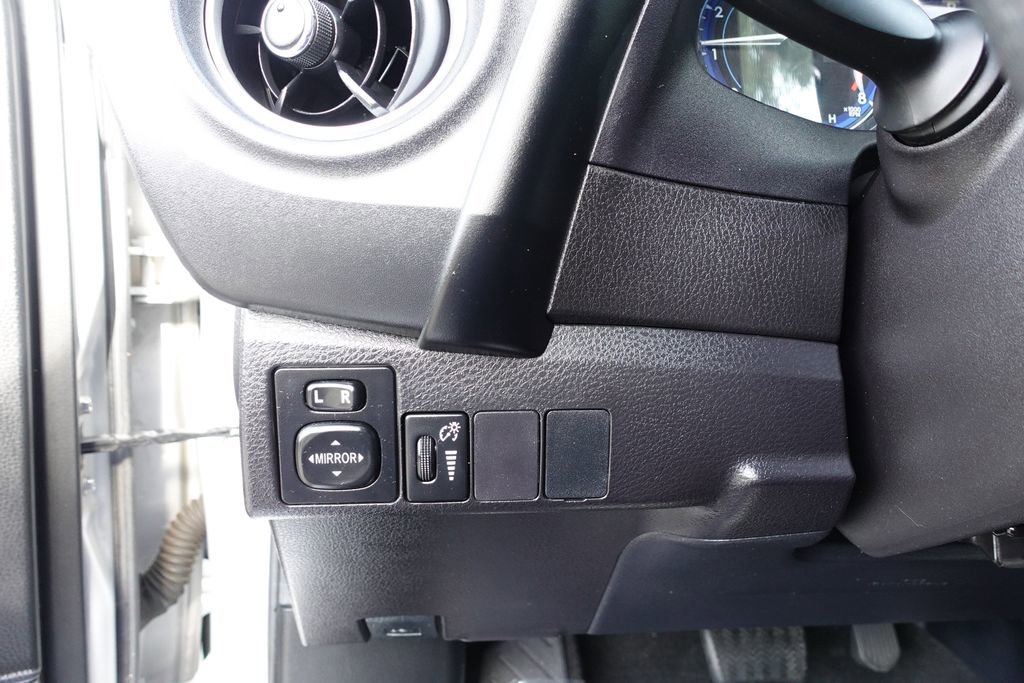 Used 2018 Toyota Corolla L image 20