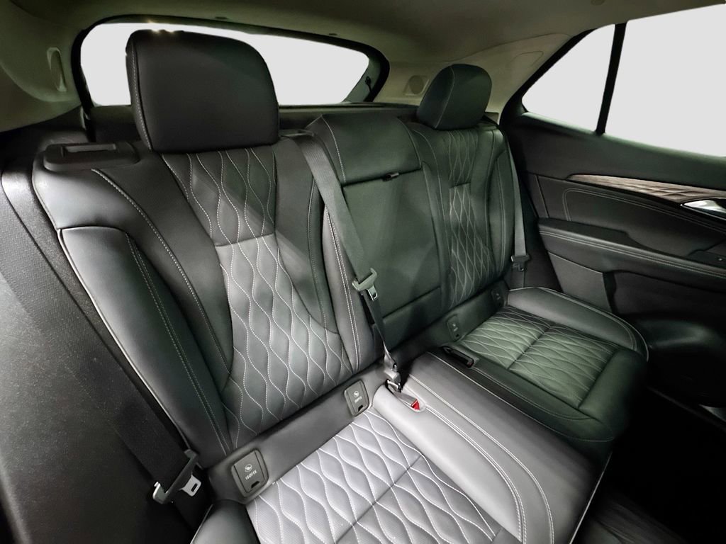 Used 2022 Buick Envision Avenir w/ Technology Package II image 27