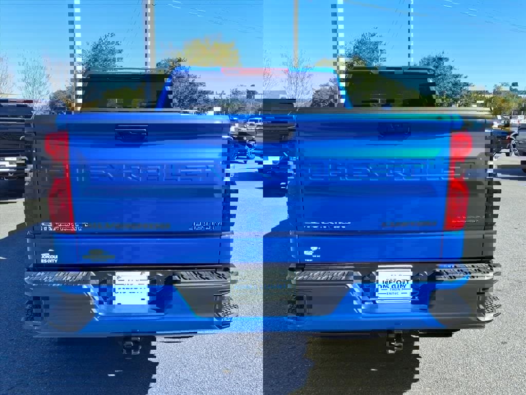 Used 2025 Chevrolet Silverado 1500 Custom image 3