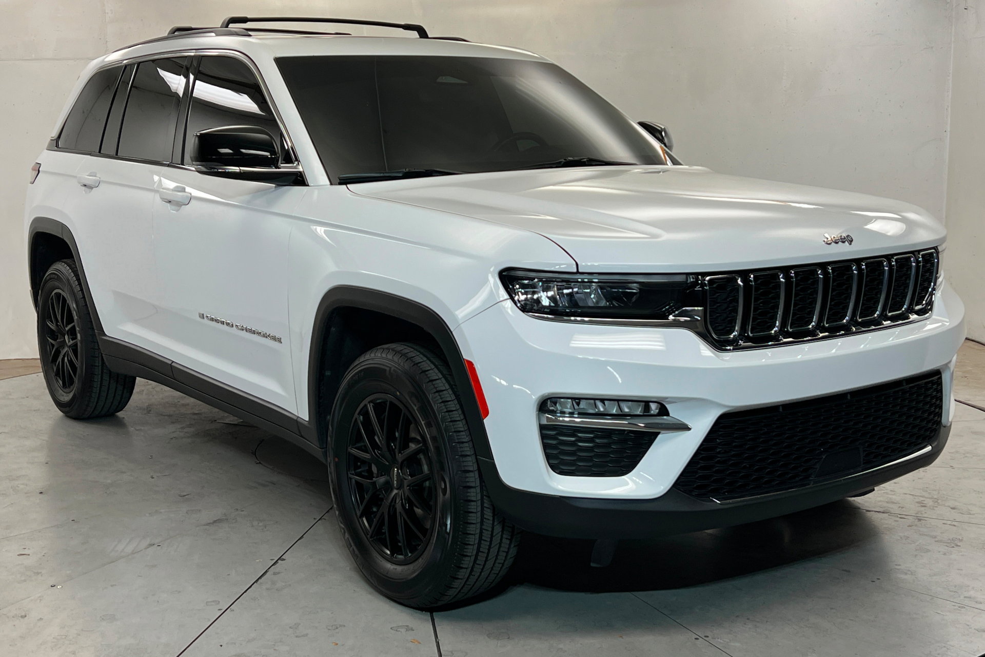 Used 2022 Jeep Grand Cherokee Limited AWD/4WD image 8