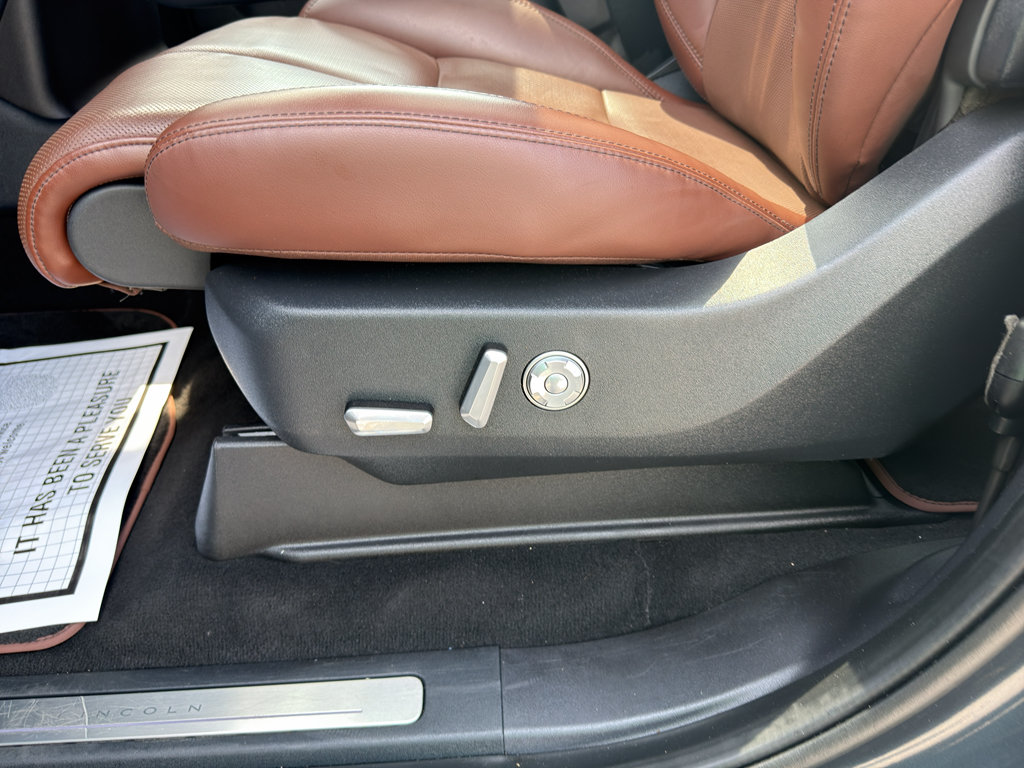 Used 2025 Lincoln Navigator Reserve AWD/4WD image 17